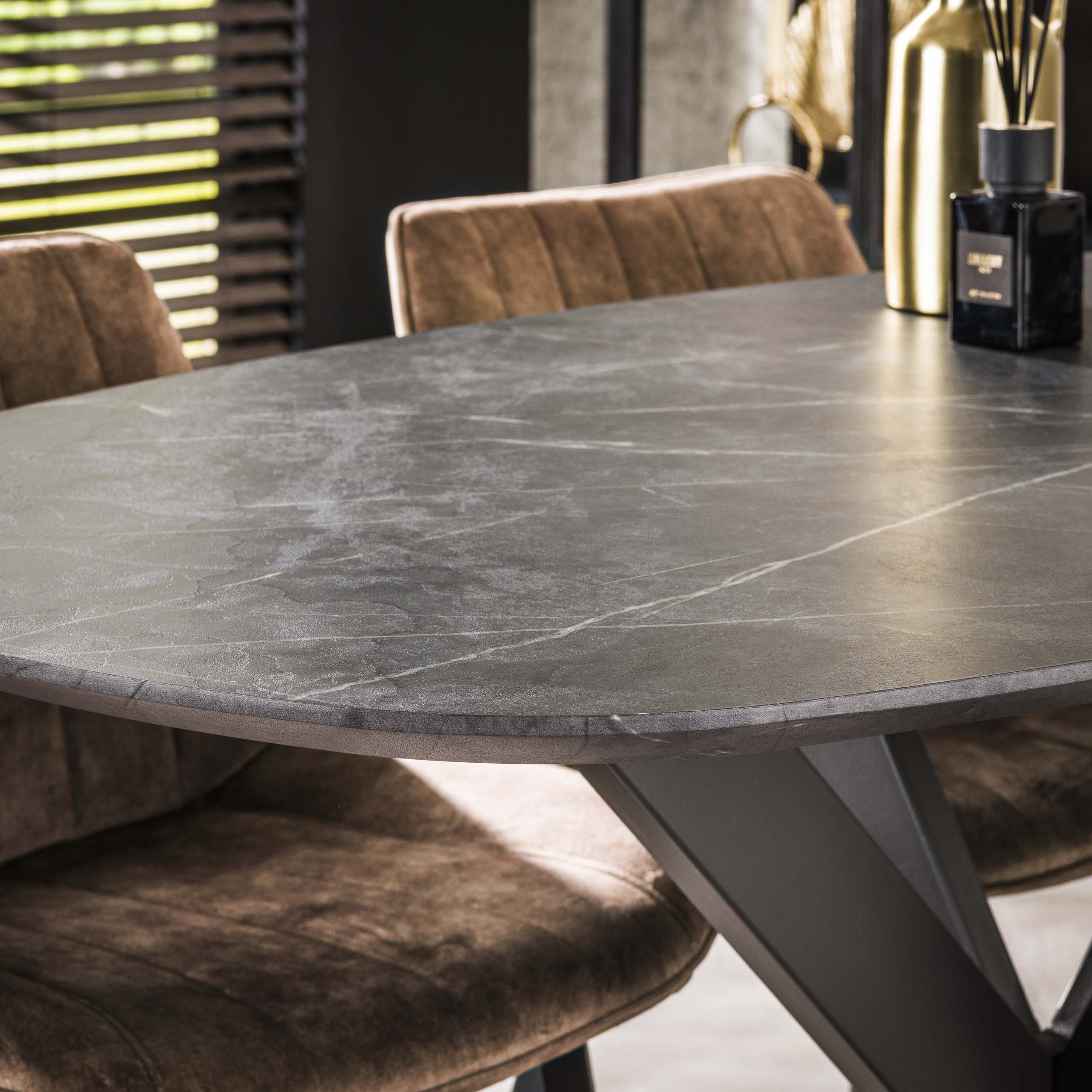 Barbord korsstomme dansk oval / 3D svartbrun