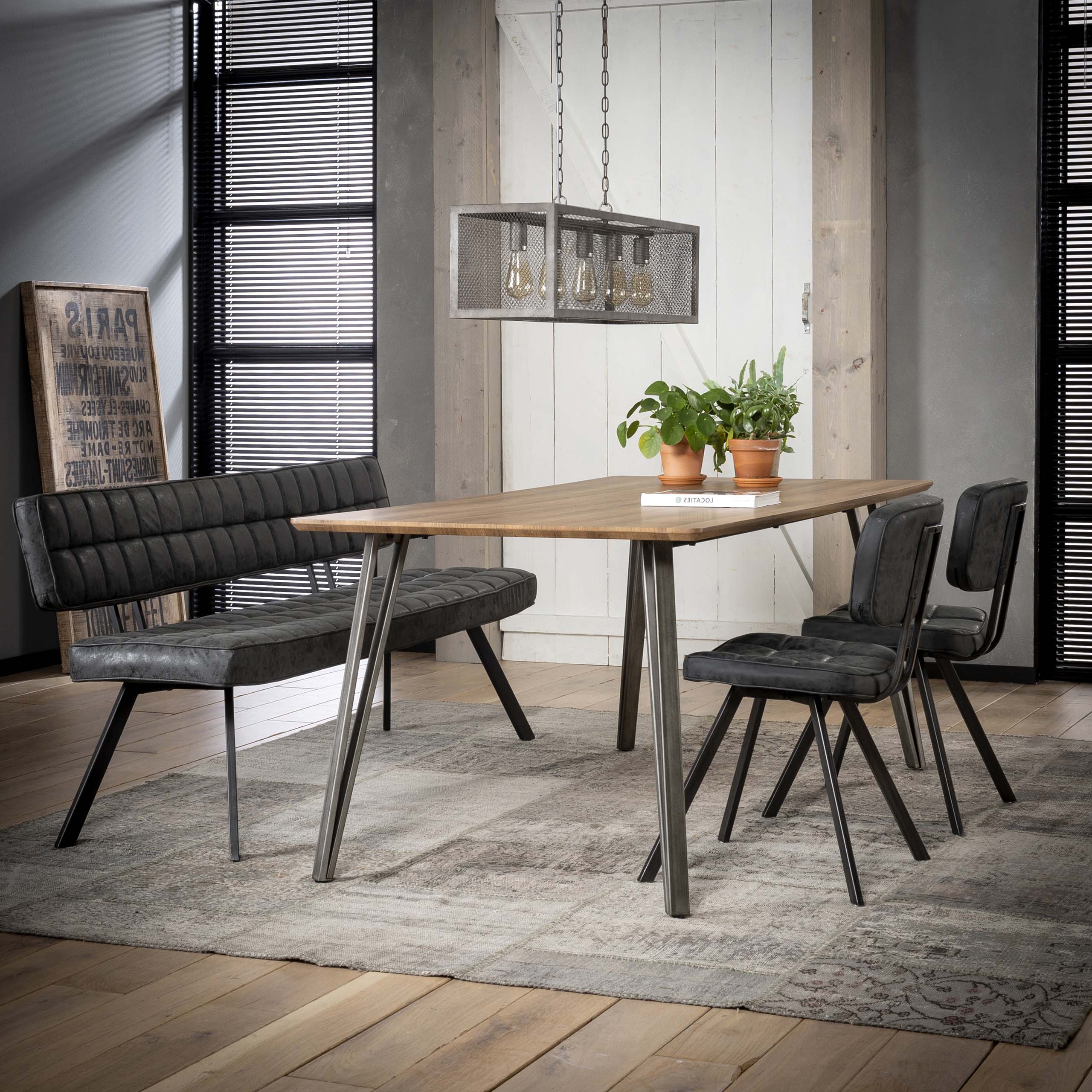 Matsoffa 180 cm med korssömmar och öppen rygg. / Vax PU svart