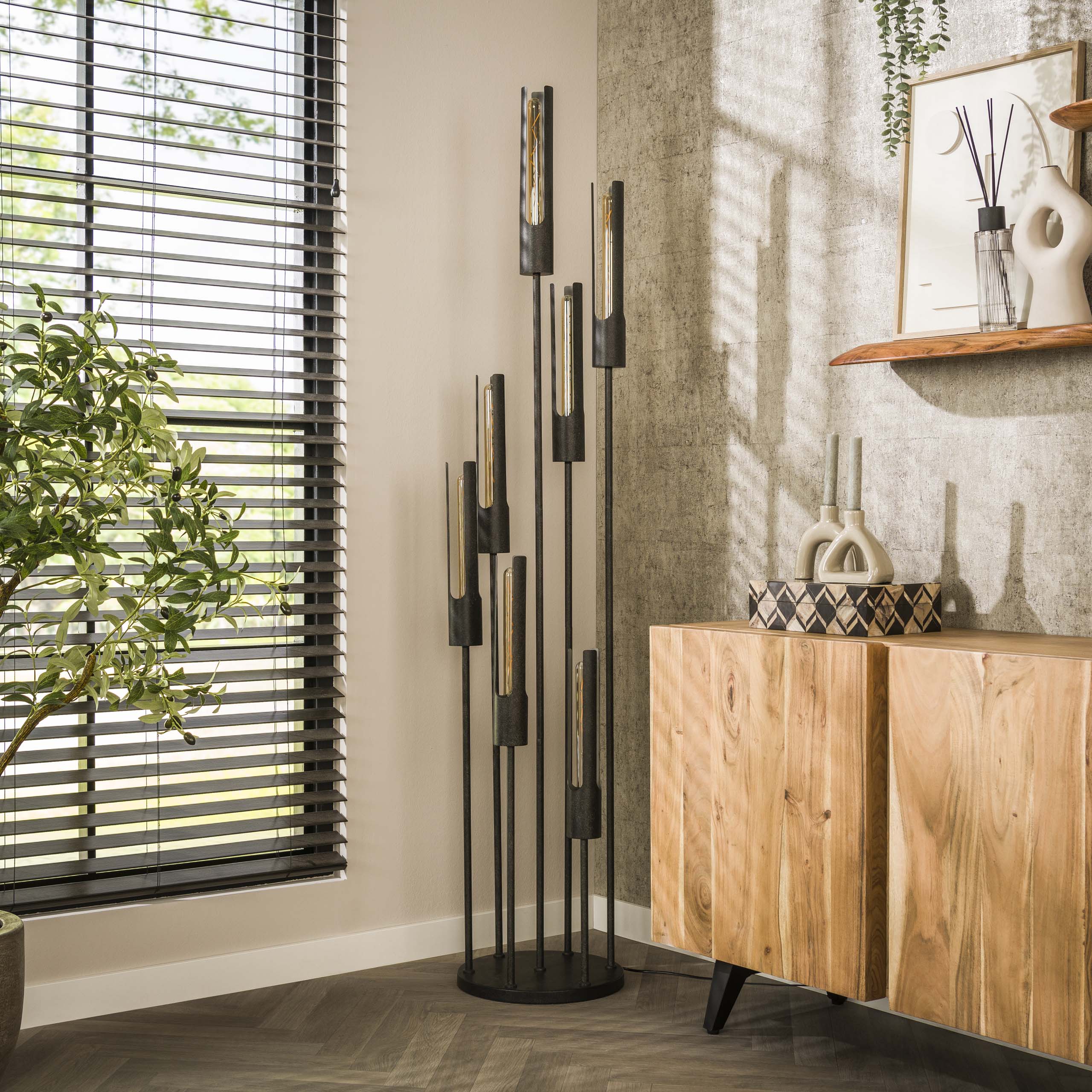 Golvlampa 7L stegrör / Artic svart