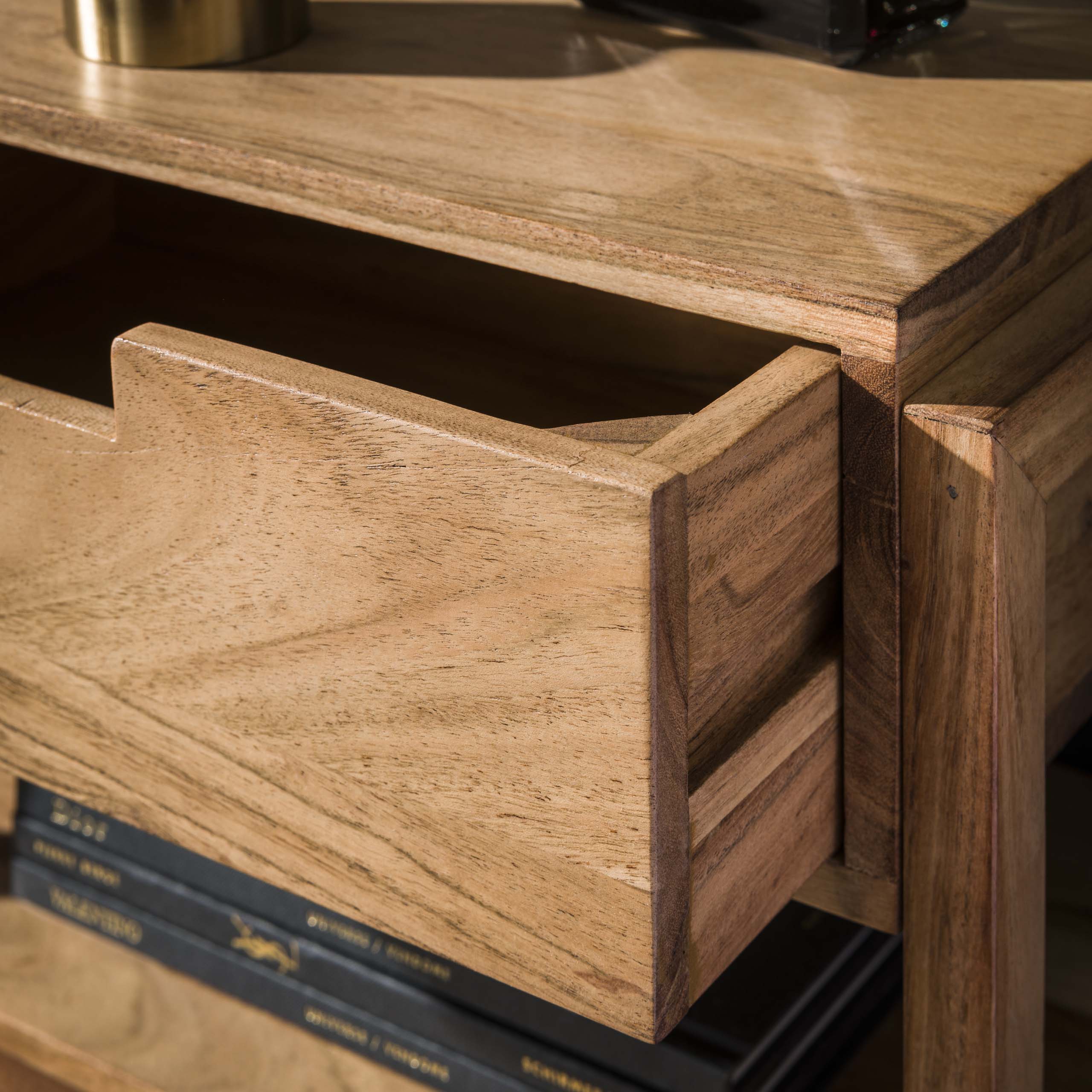 Sängbord 1L trästomme flytande / Solid akacia natur