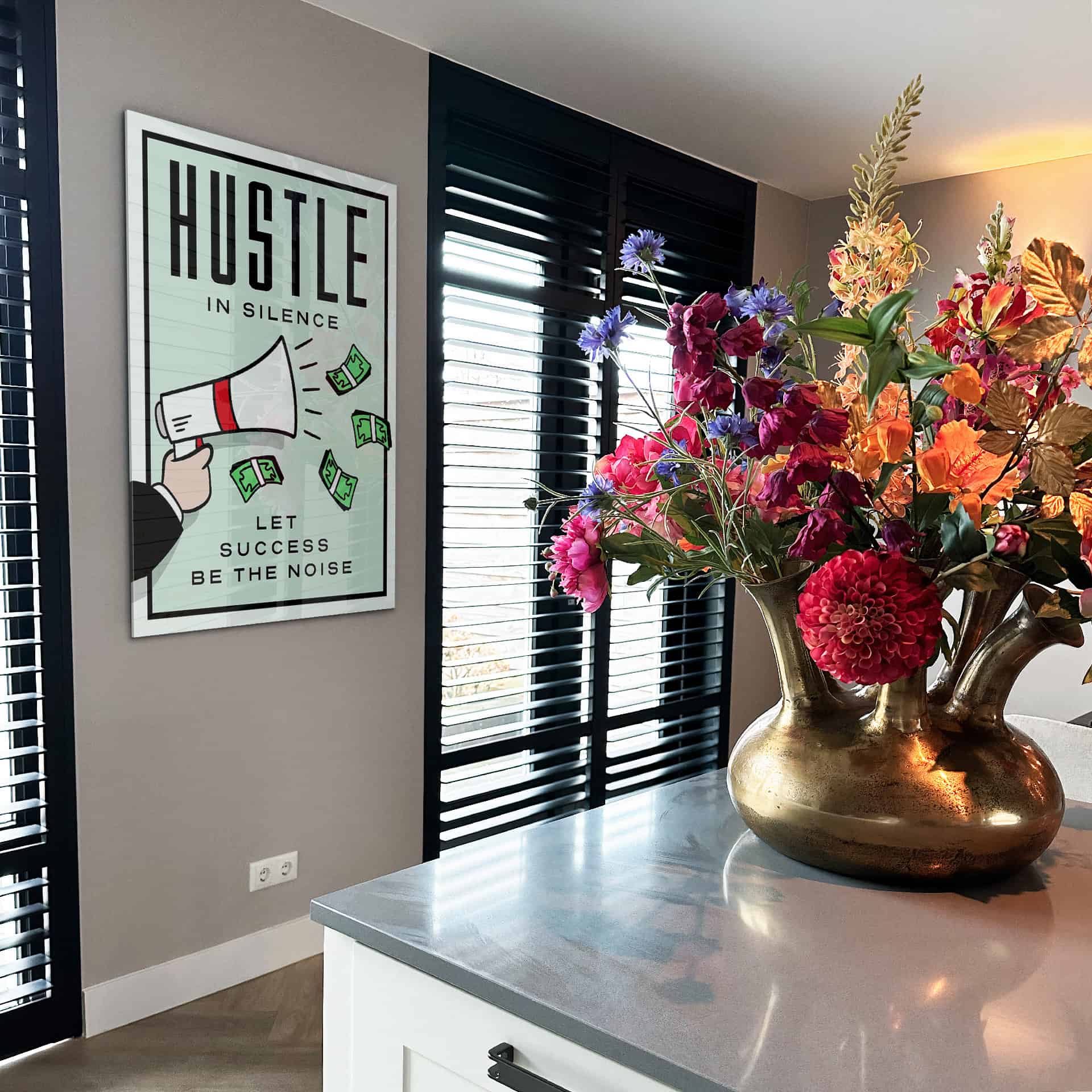 Hustle in Silence - Glas