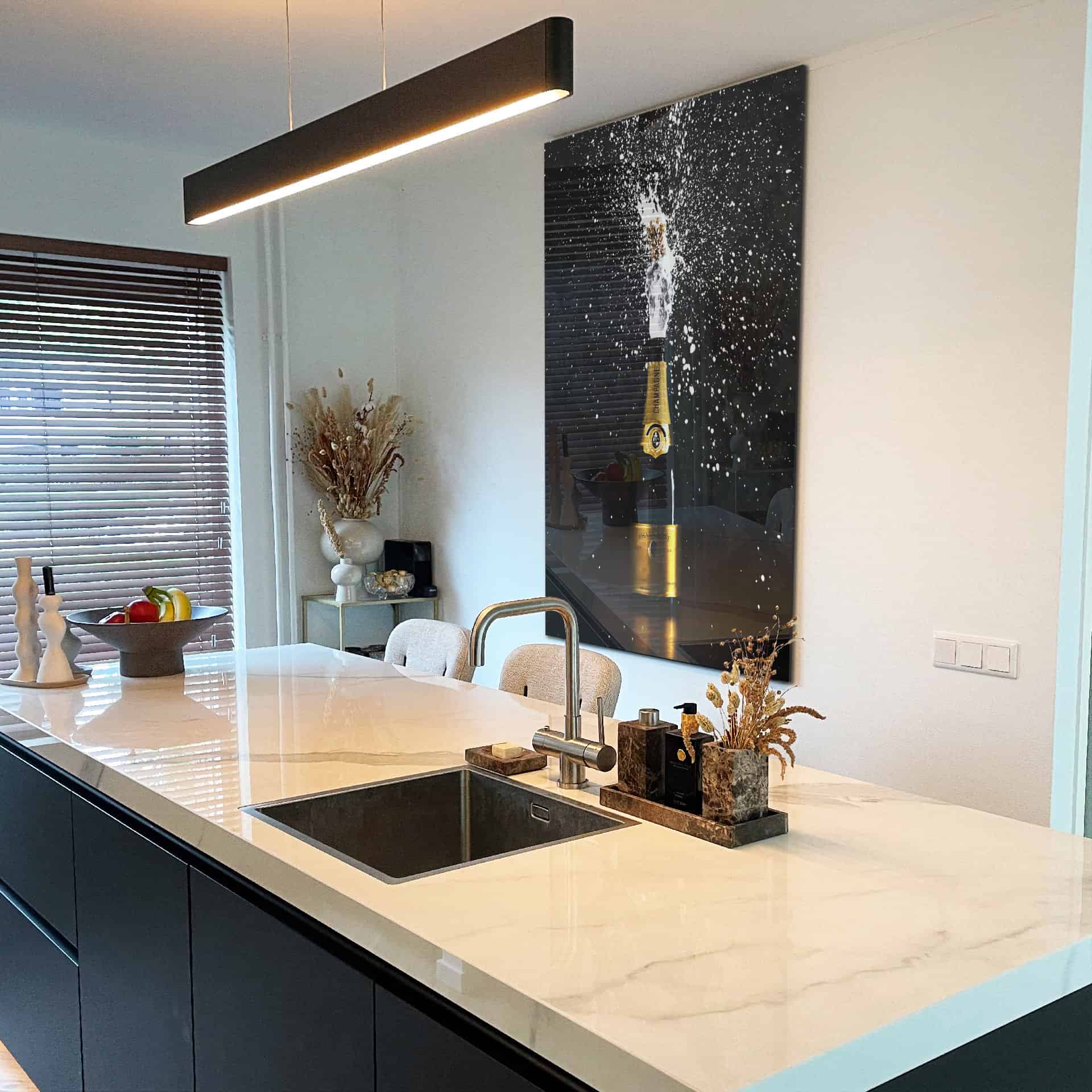 Popping Champagne – Glass