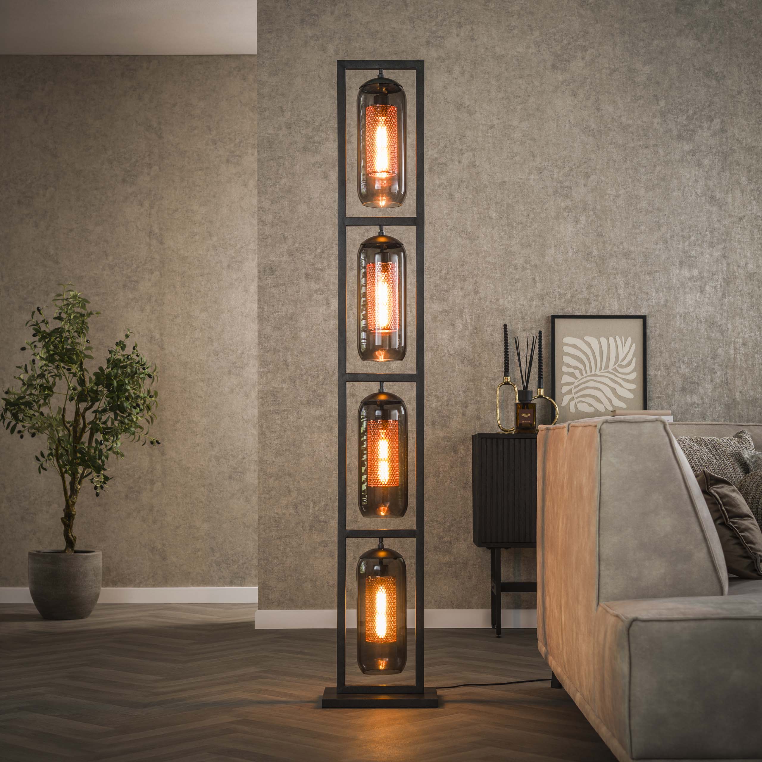 Golvlampa 4L tornrök glasperforerat stål / Artic svart