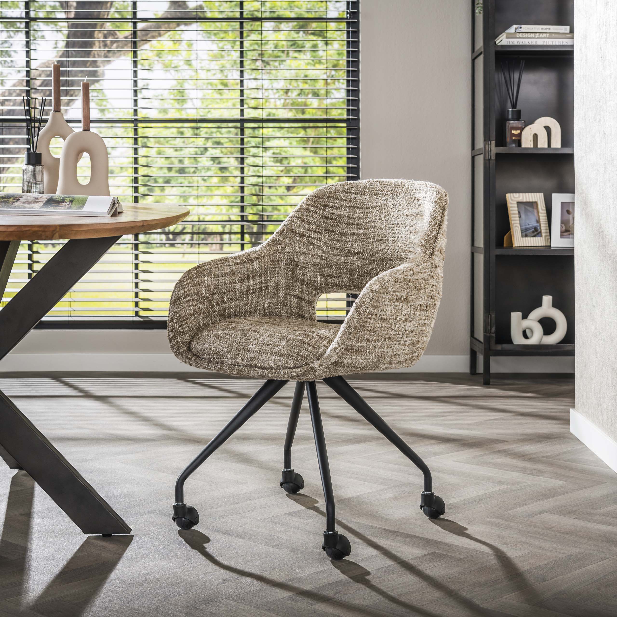 Fåtölj fjäderhjul VPE2 / Eagle sand färg