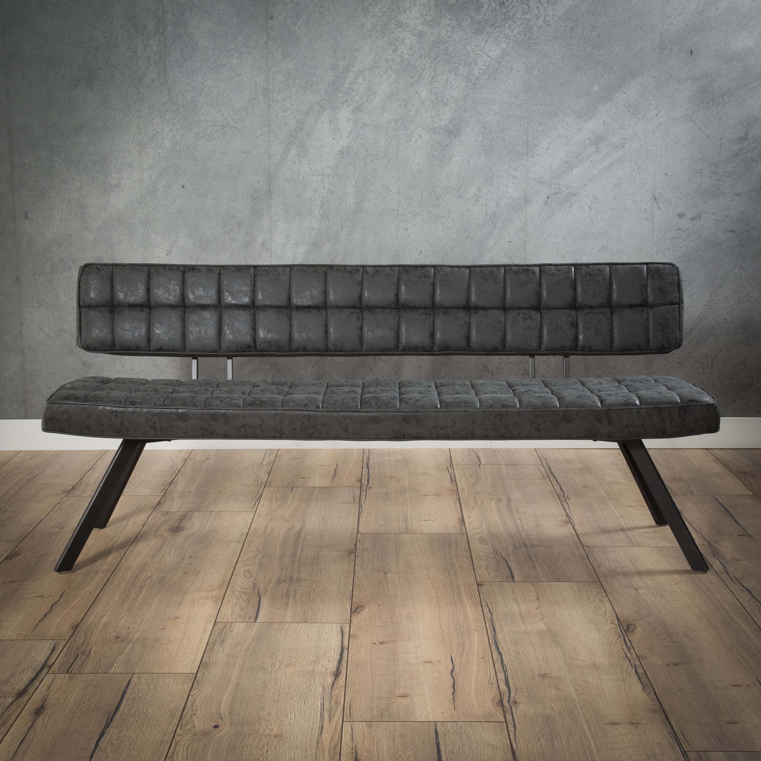 Matsoffa 180 cm med korssömmar och öppen rygg. / Vax PU svart