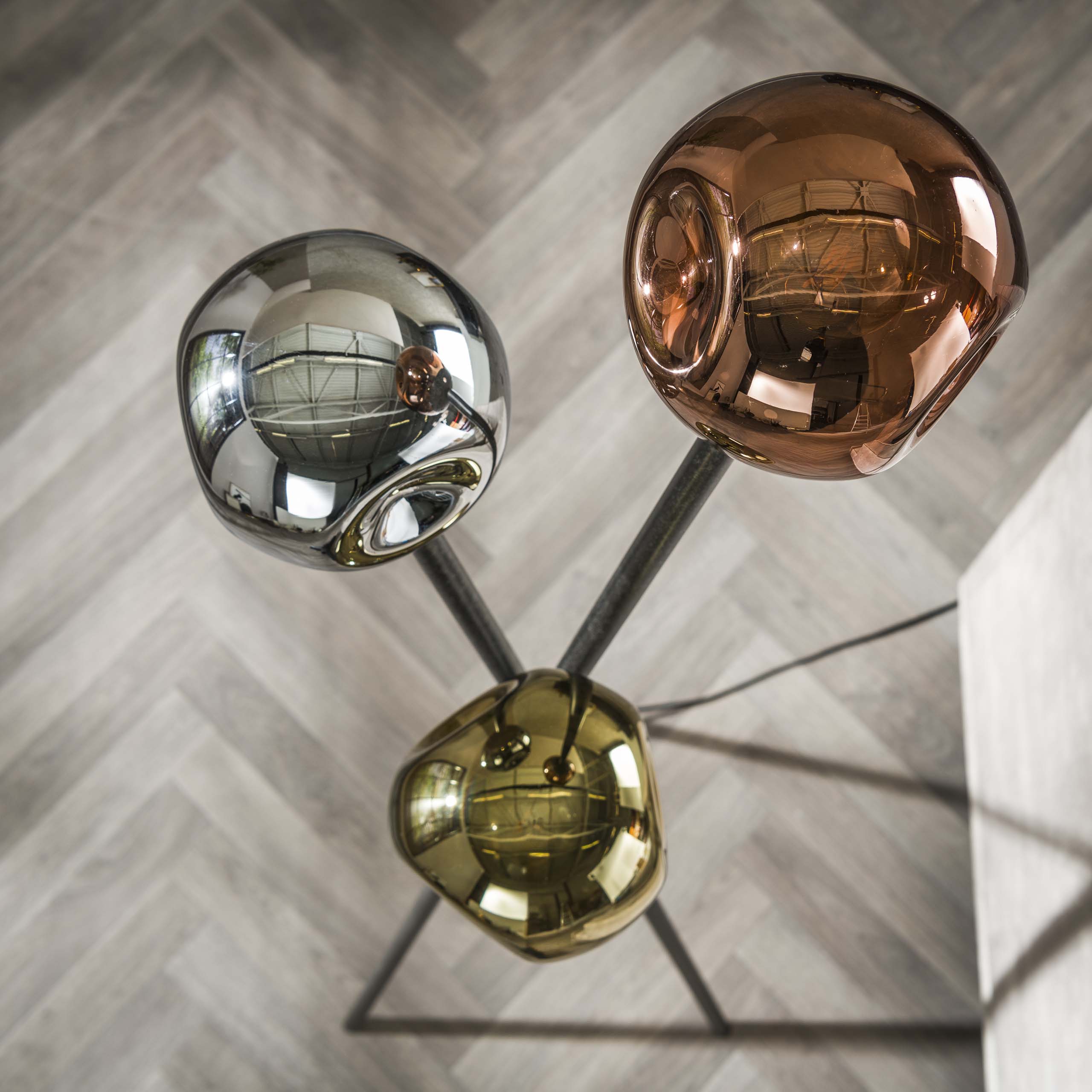 Golvlampa Molecule 3-ljus Artic svart