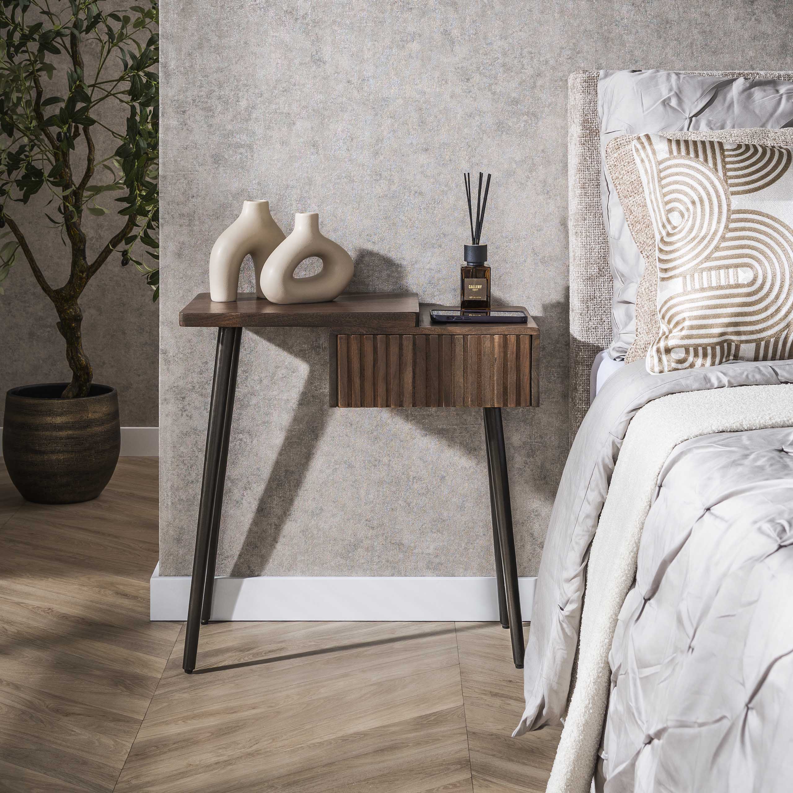 Sängbord Carve 1 låda vänster - Solid akaciabrun