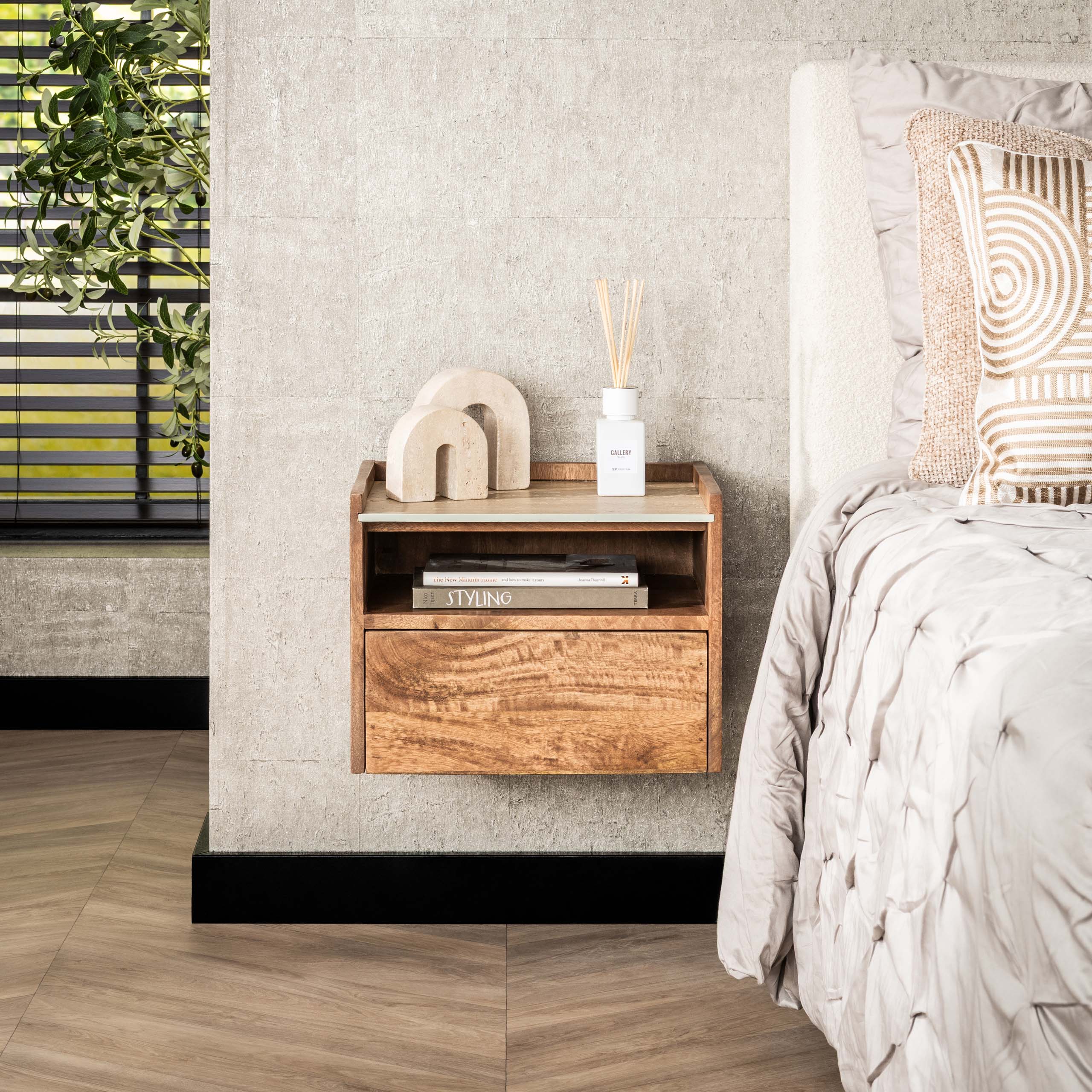 Nuovo flytande sängbord - 1 låda - Solid mangosandfärg