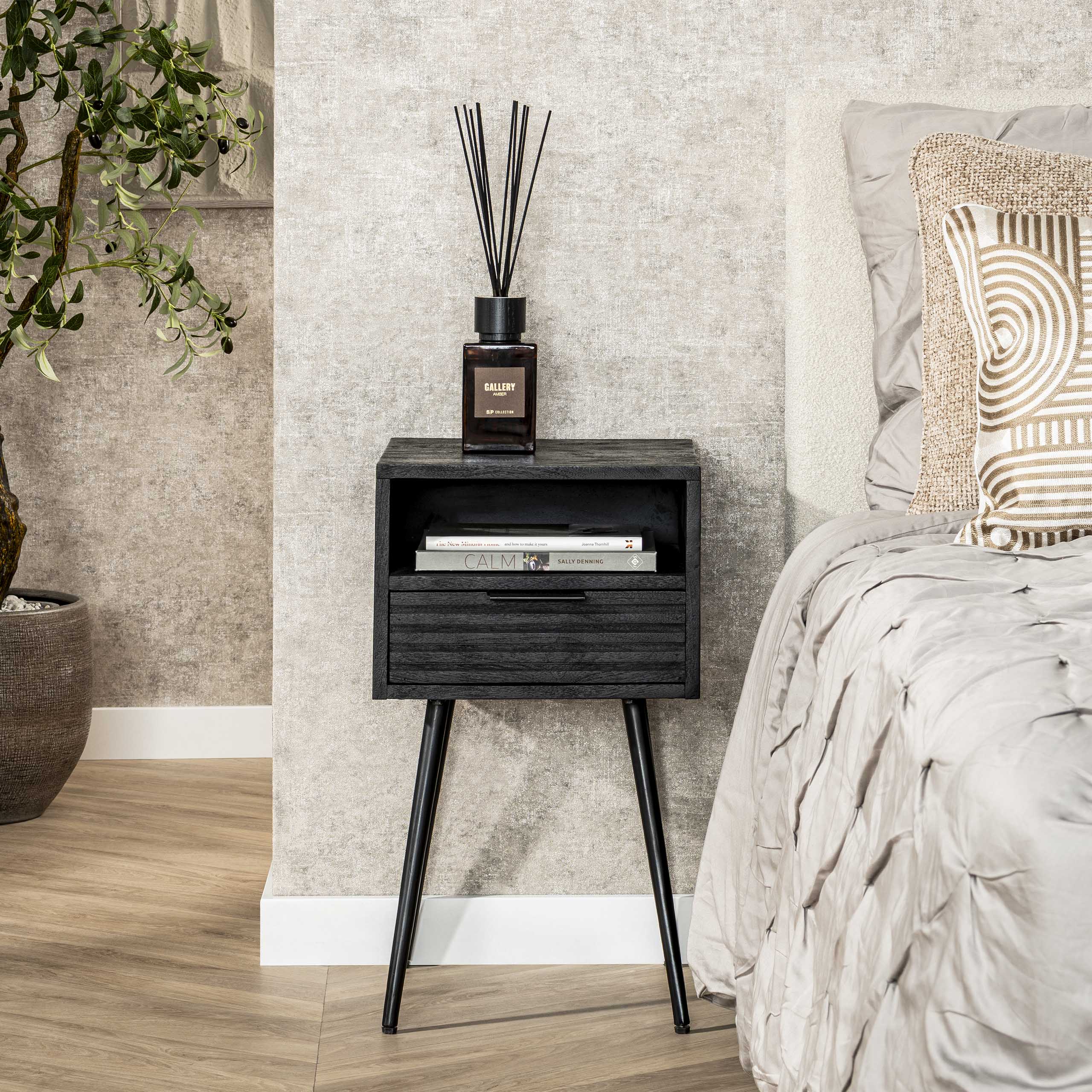 Marina sängbord 1 låda - Solid mangosvart