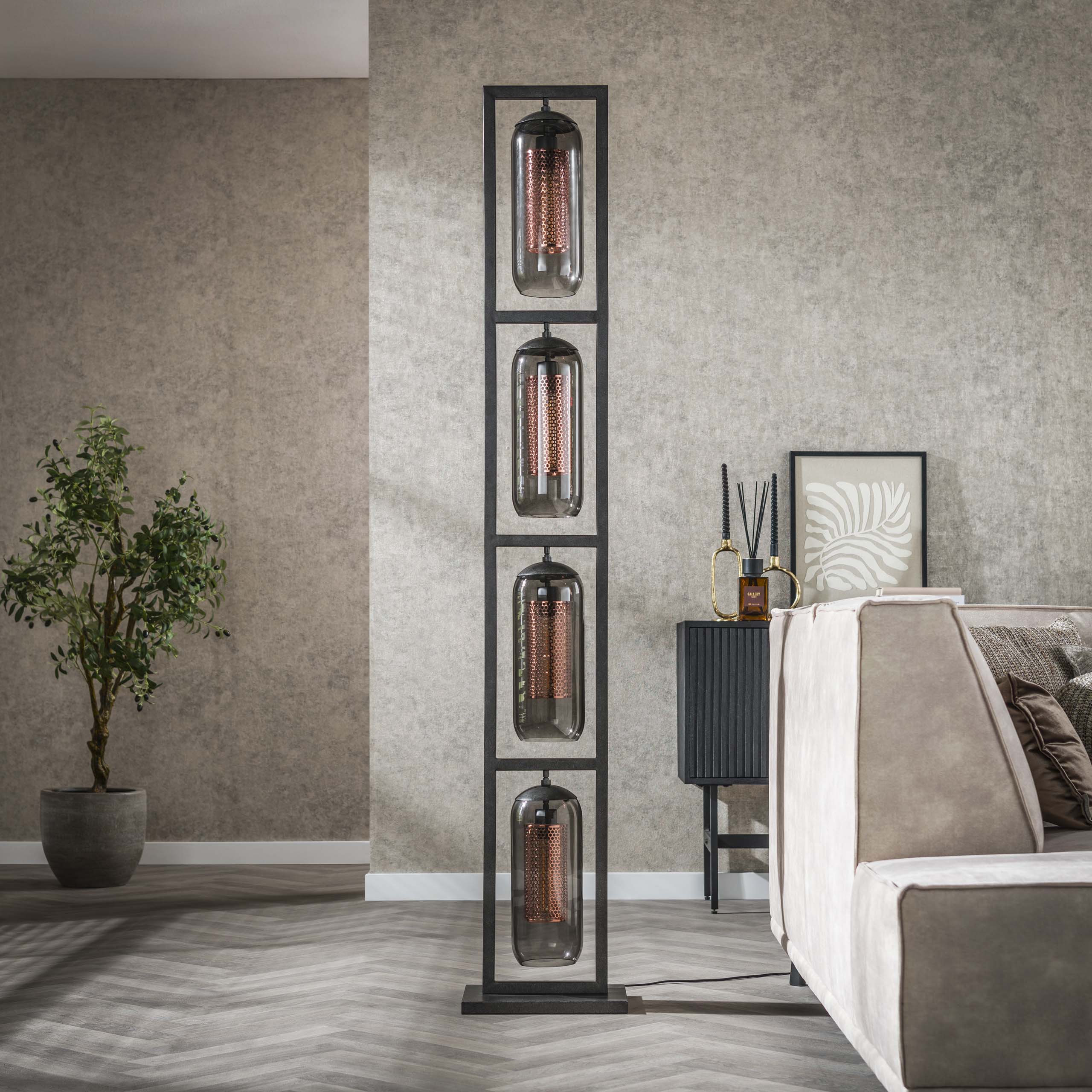 Golvlampa 4L tornrök glasperforerat stål / Artic svart