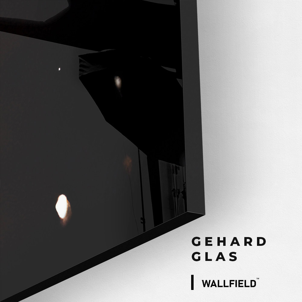 Popping Champagne – Glass