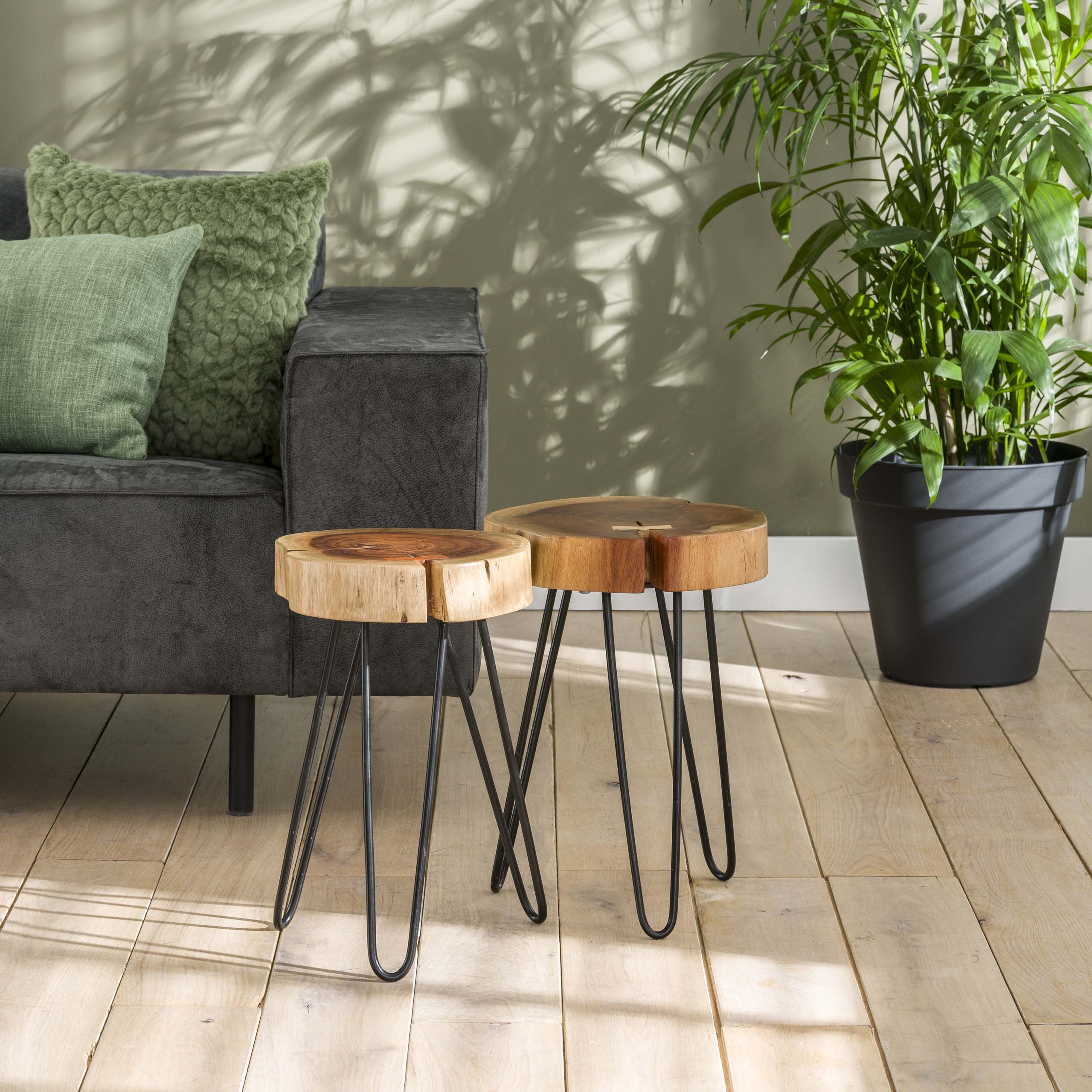 Sidobordsstam i 6cm tjock massiv akacia med stålstomme. VPE2 / Solid akacia naturlig