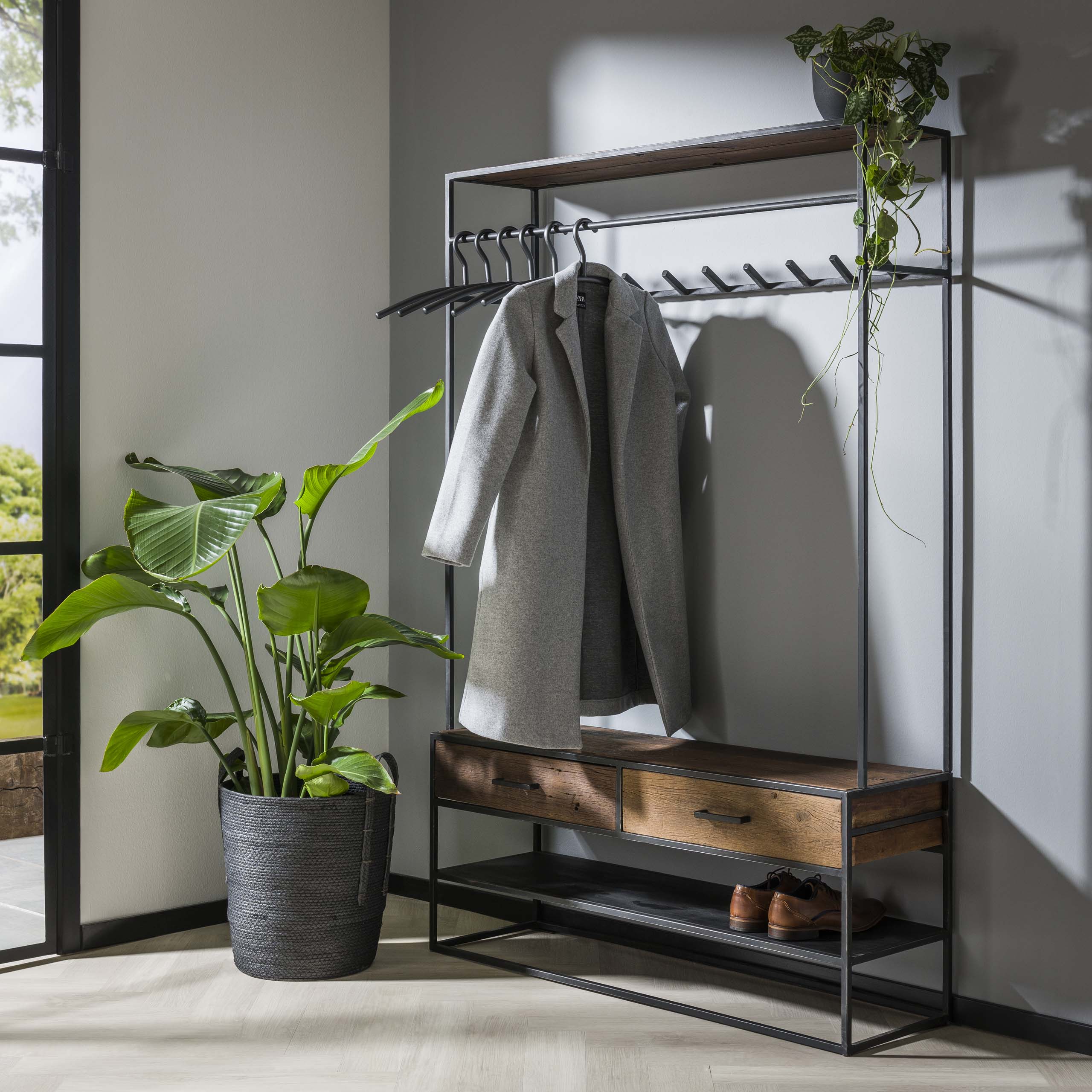 Garderobsmöbler 2L blandning / Robust lövträ