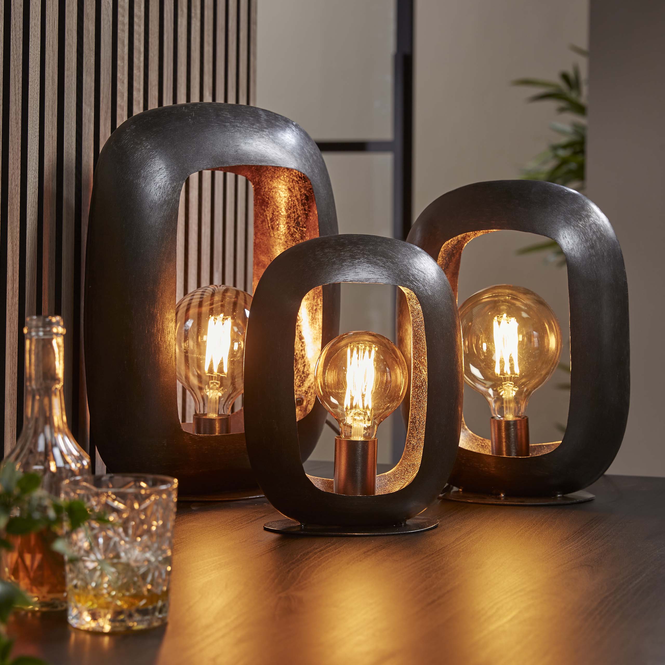 Bordslampa Arch / Svart nickel