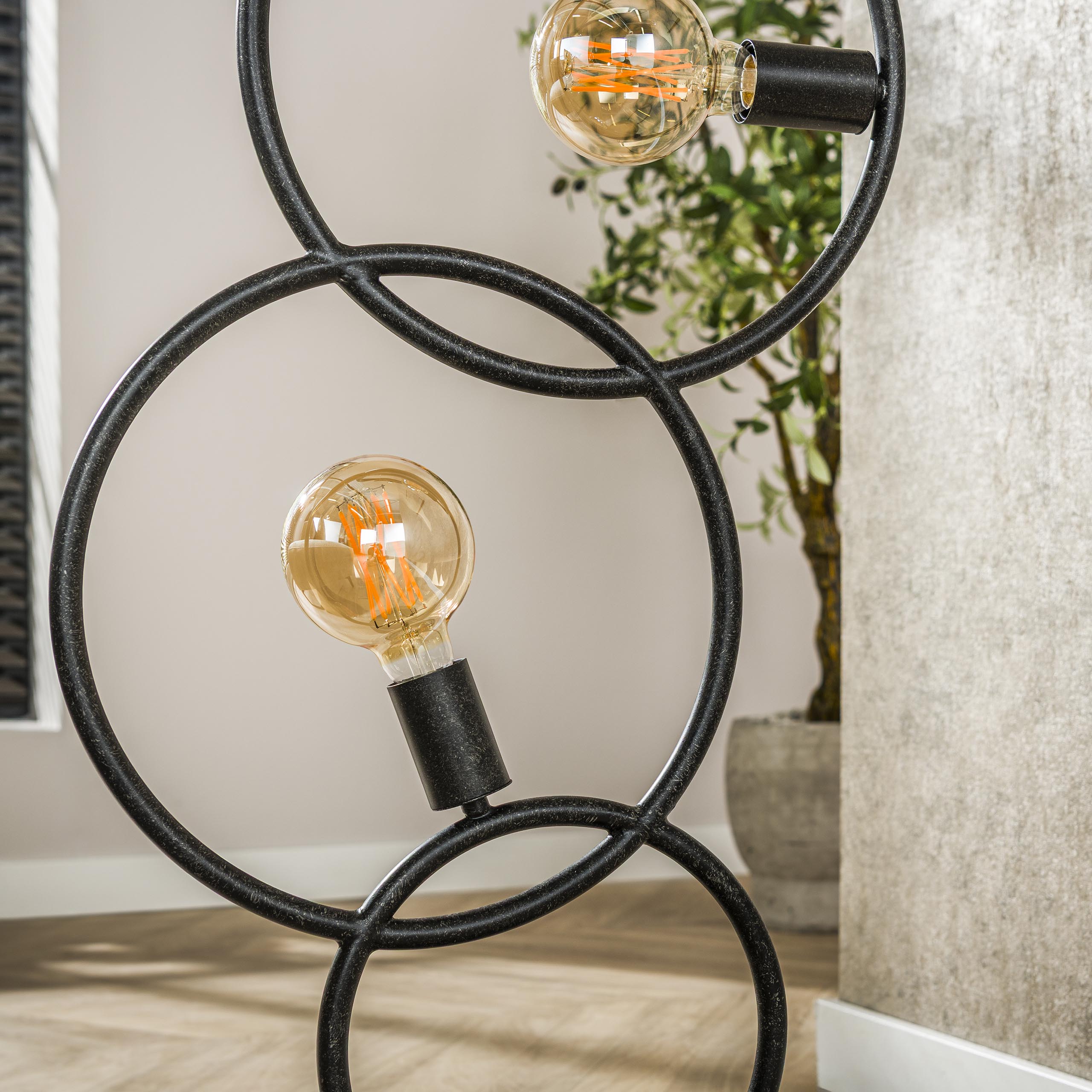 Golvlampa Loop 3-light Artic svart