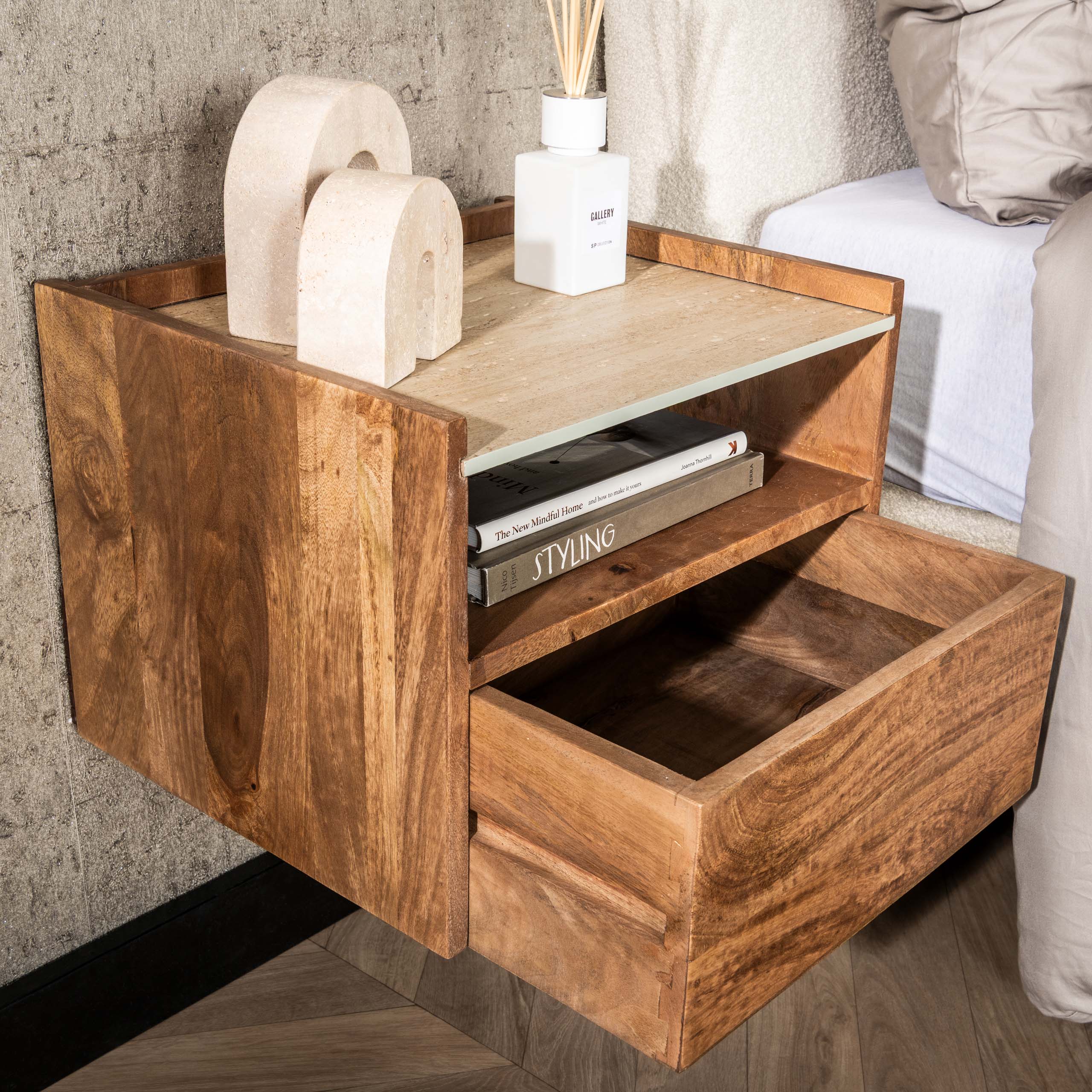 Nuovo flytande sängbord - 1 låda - Solid mangosandfärg