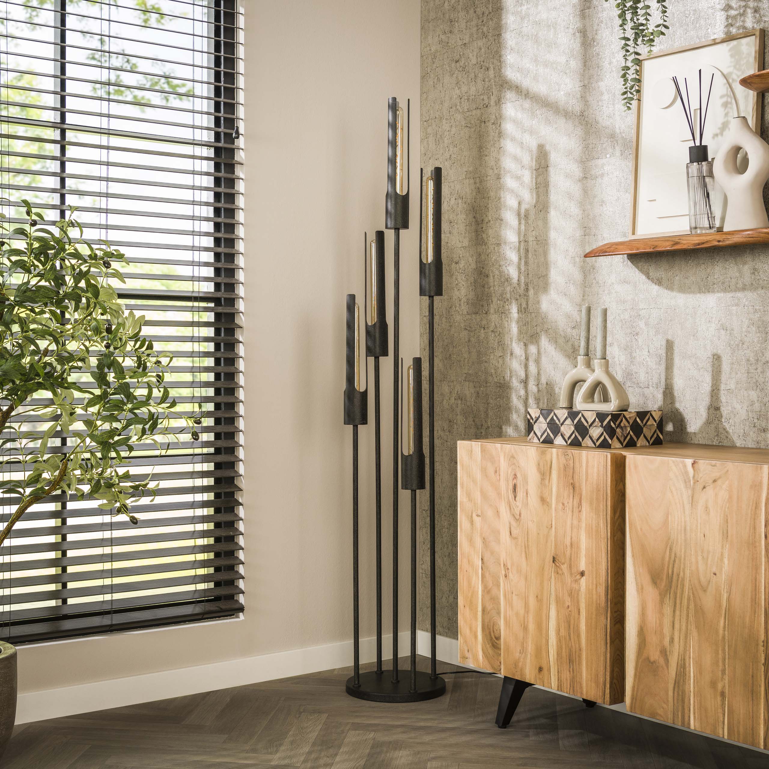 Golvlampa 5L stegrör / Artic svart