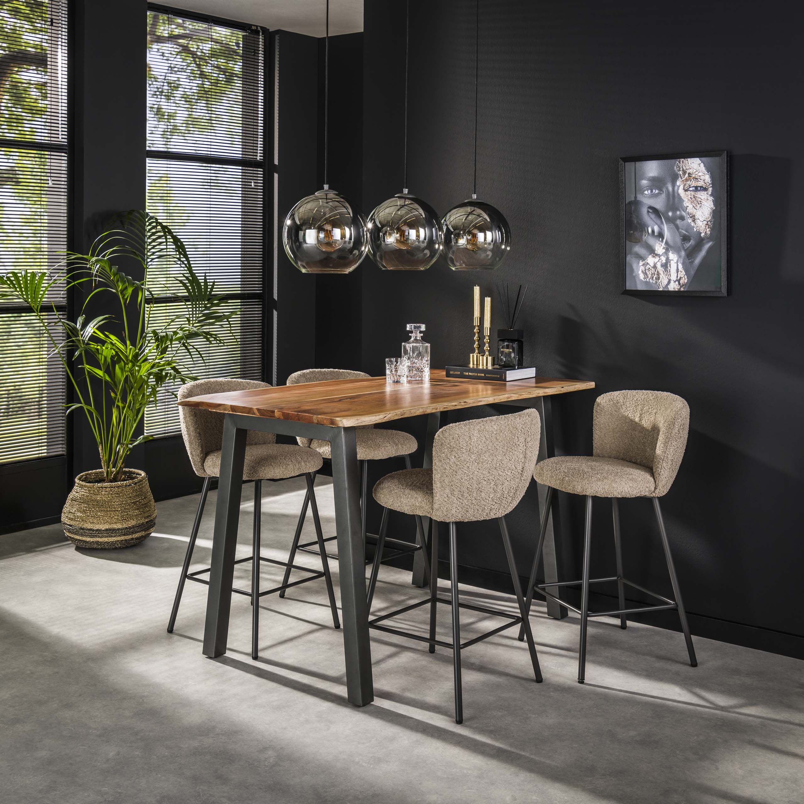 Barbord 147 kant 25mm / Solid akacia natur