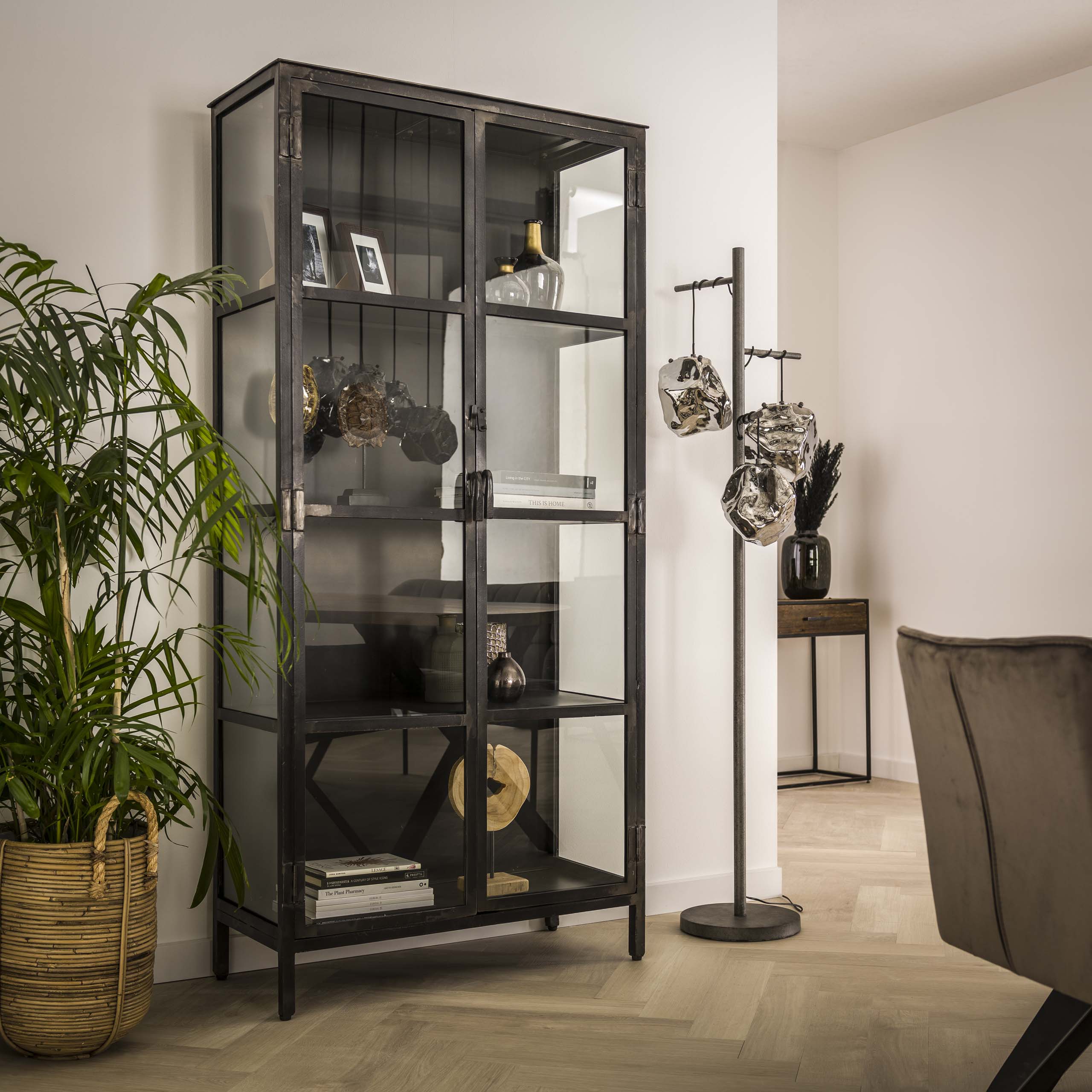 Vitrinskåp Rift metall 2 dörrar / Gun metal