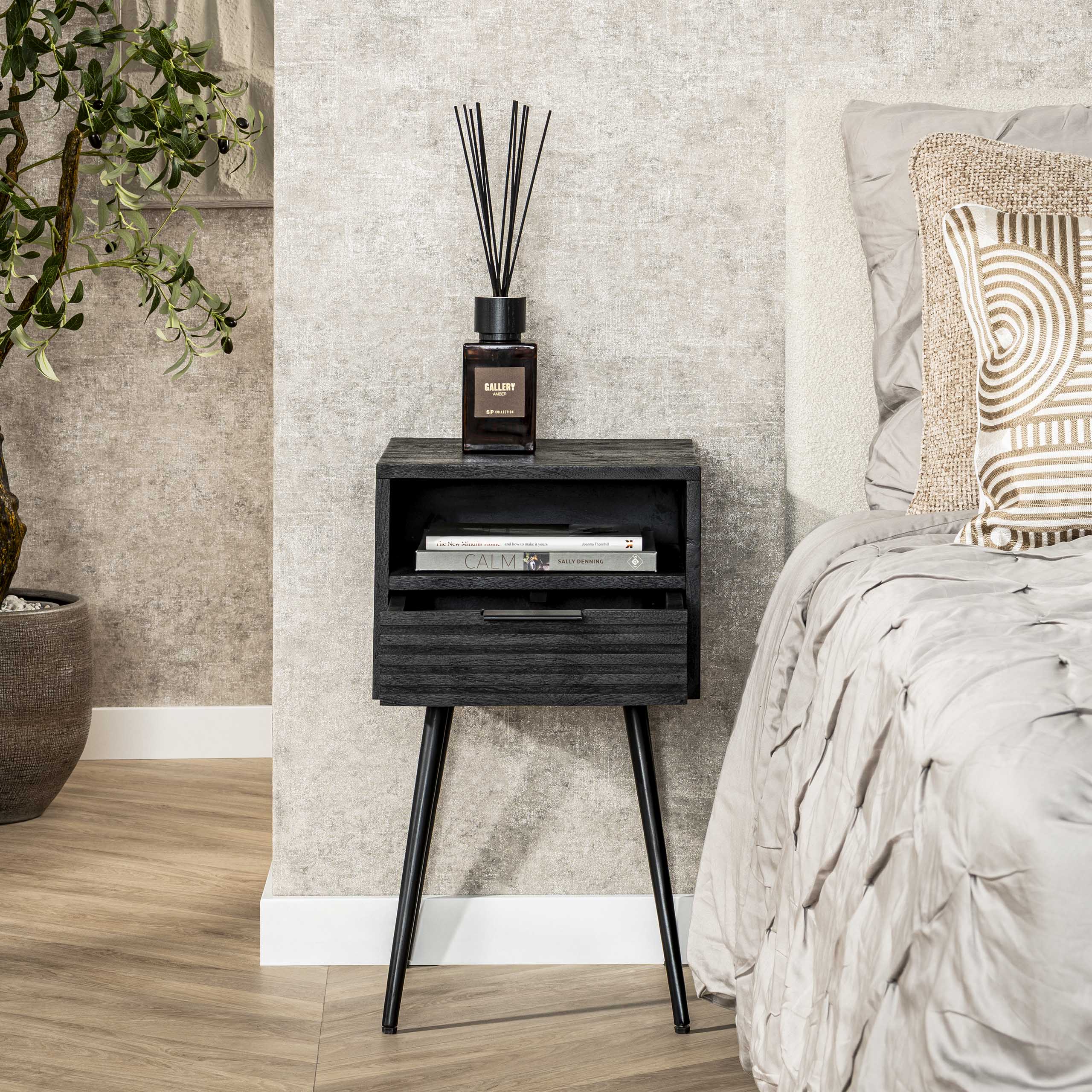 Marina sängbord 1 låda - Solid mangosvart