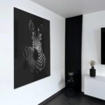 Modern interieur met design glasschildering van mooie zebra