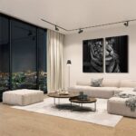 Modern luxe interieur met designer glasschildering van wilde tijger