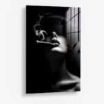 Woman Smoke – Glas